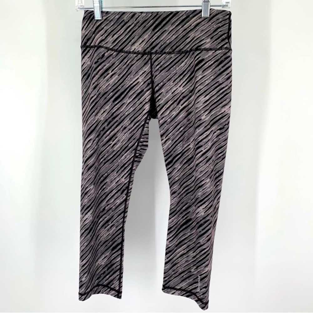 Reebok Black & Gray Crop Capri Leggings - Picture 1 of 5